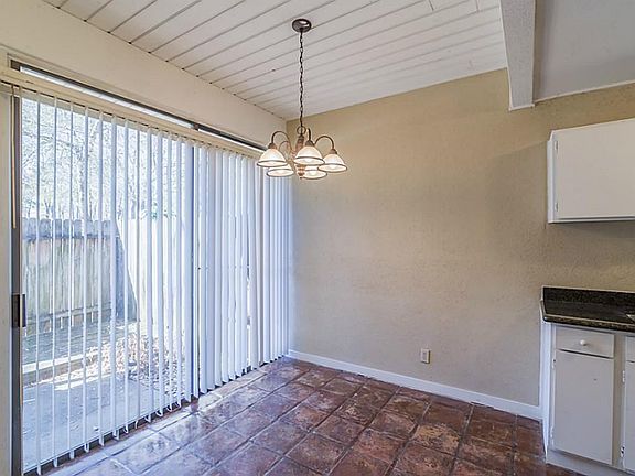 4th image of 14 Lakeway St