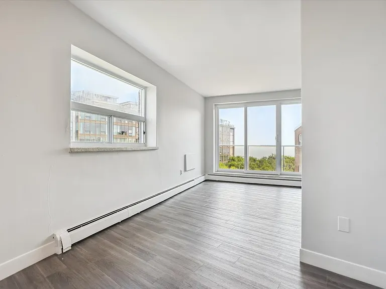 5200 Lakeshore Rd — Photo 11
