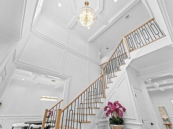 3rd image of 13 Penwood Rd