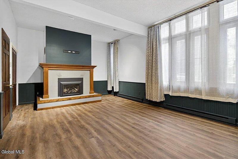 4th image of 78A Willett Street