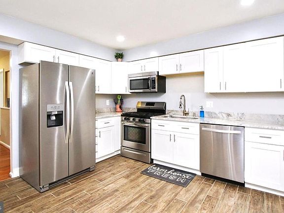 Beautful updated kitchen with plenty of cabinets