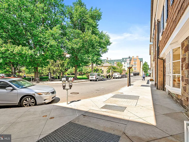 44 Nassau St #G — Photo 4