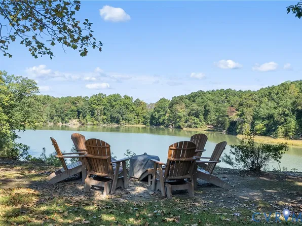 1112 Bennett Farm Rd, Locust Hill, VA 23092