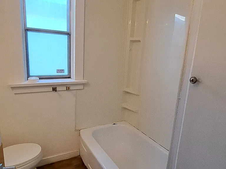 1428 Queen St — Photo 25