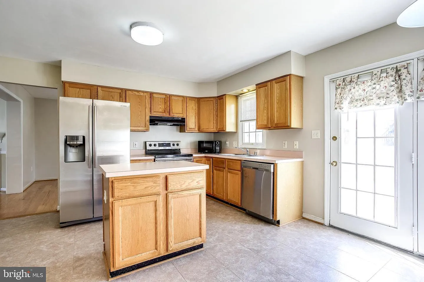 3 bed, 3.5 bath, 1512 sqft, $3,250 — Photo 4