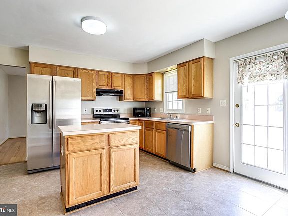 4th image of 6412 Highbanks Ct