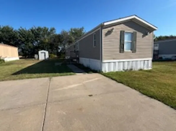 623 E Mills Dr, Towanda, KS 67144