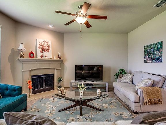 5th image of 3236 Tamarack Ln