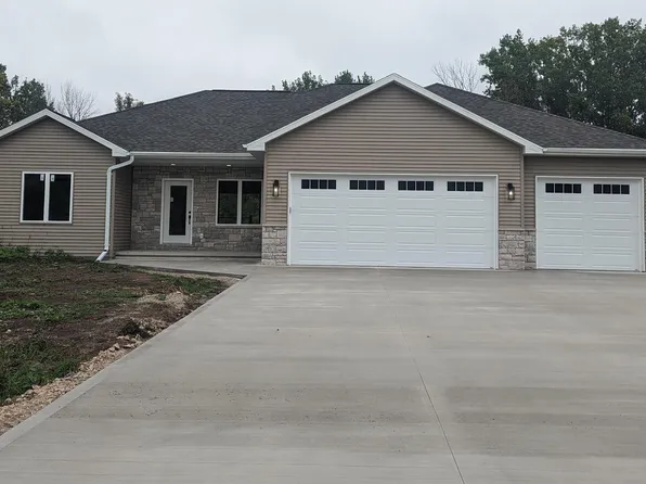 N8279 Ashberry Ave, Fond Du Lac, WI 54937