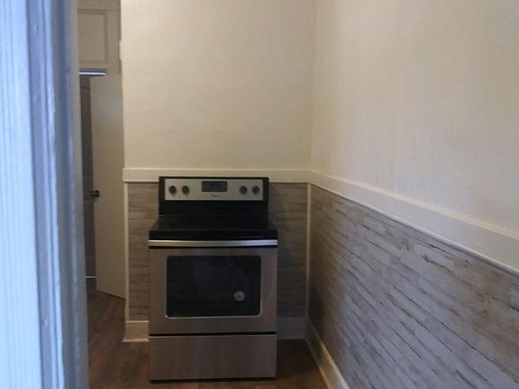 4th image of 306 Broadway Ave #1