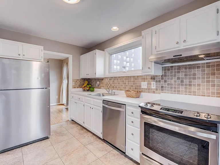 216 Roundhouse Ct — Photo 2