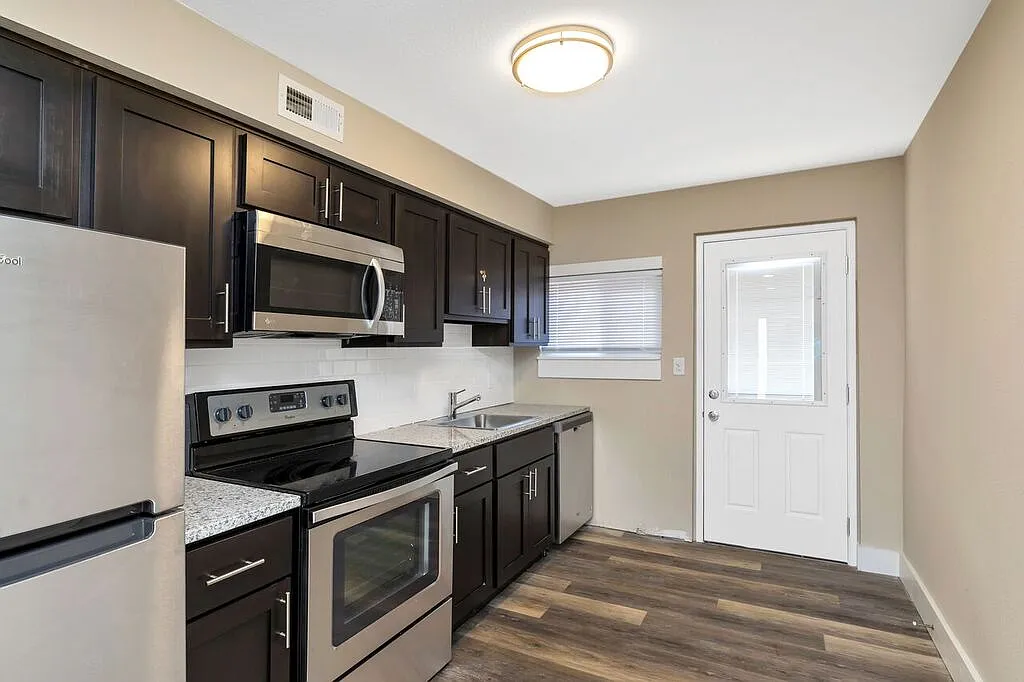 Nine-4-Nine Apts — Photo 2