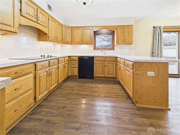 5th image of 126 Royal Oaks Dr