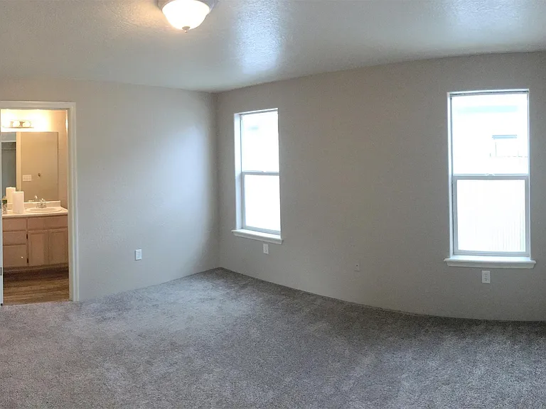 445 Crystal Dr — Photo 6