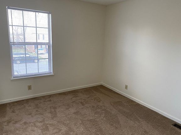 5th image of 110 Hickory Trce APT 2