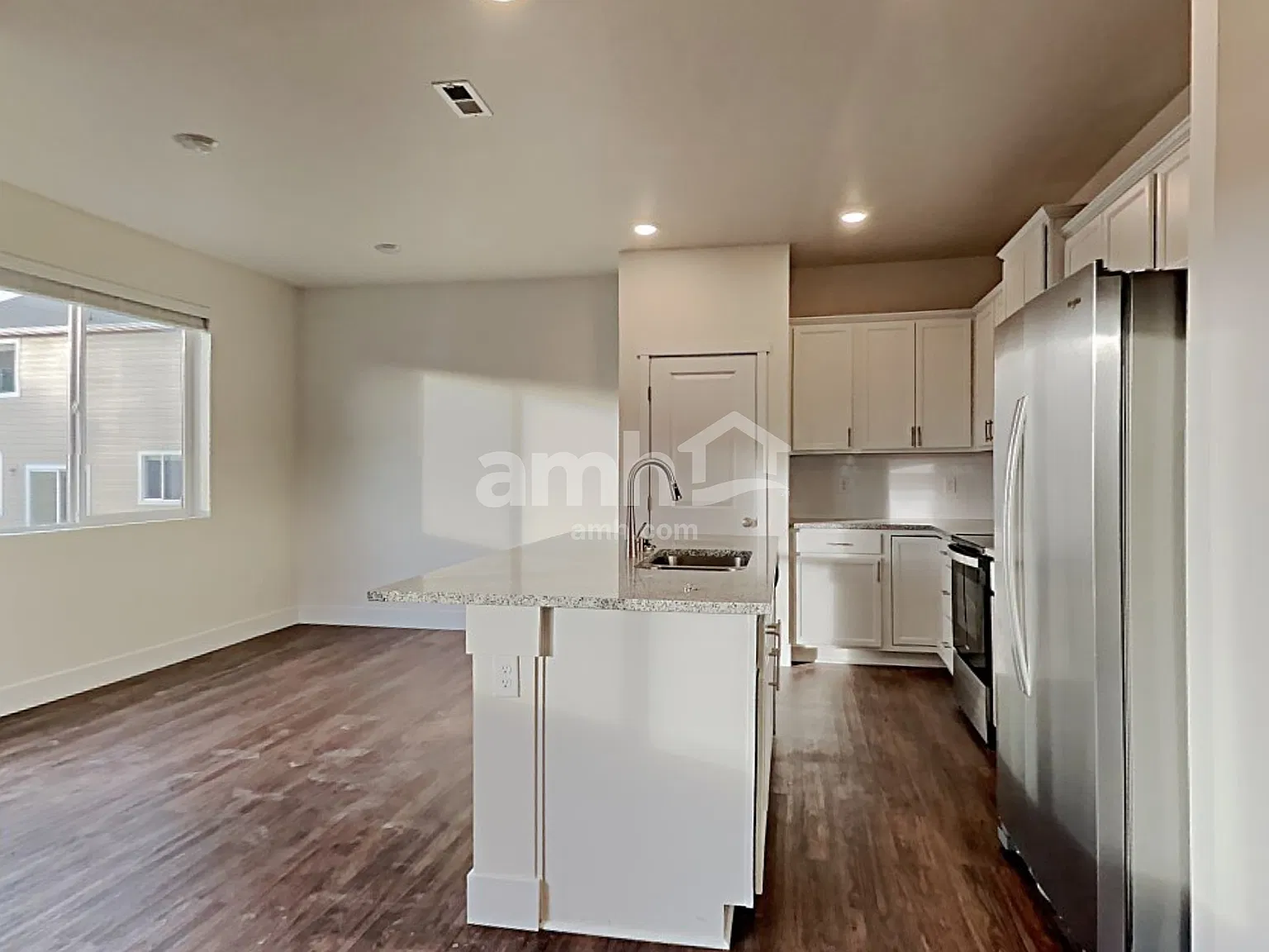 3 bed, 2.5 bath, 1697 sqft, $2,975 — Photo 3