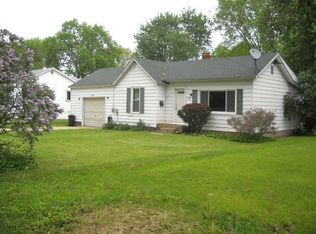 1022 Warren St, Henry, IL 61537
