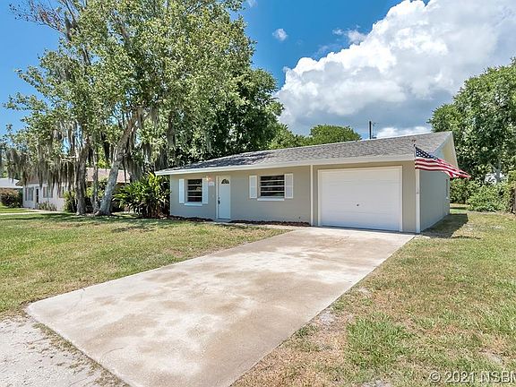 3rd image of 2826 Travelers Palm Dr