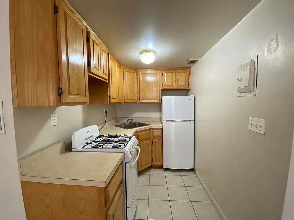 2nd image of 117 W 69th St #3A3