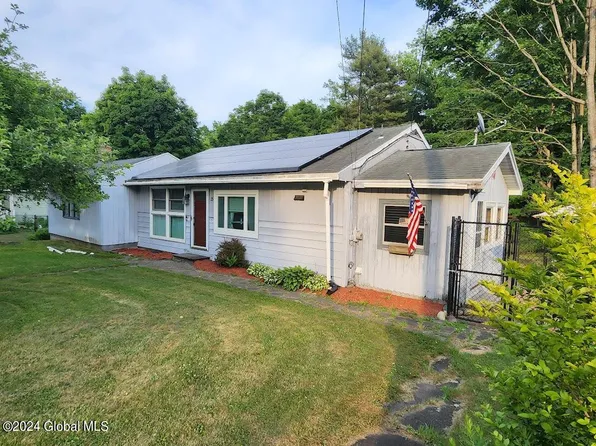 15 Breigle Lane, West Sand Lake, NY 12196