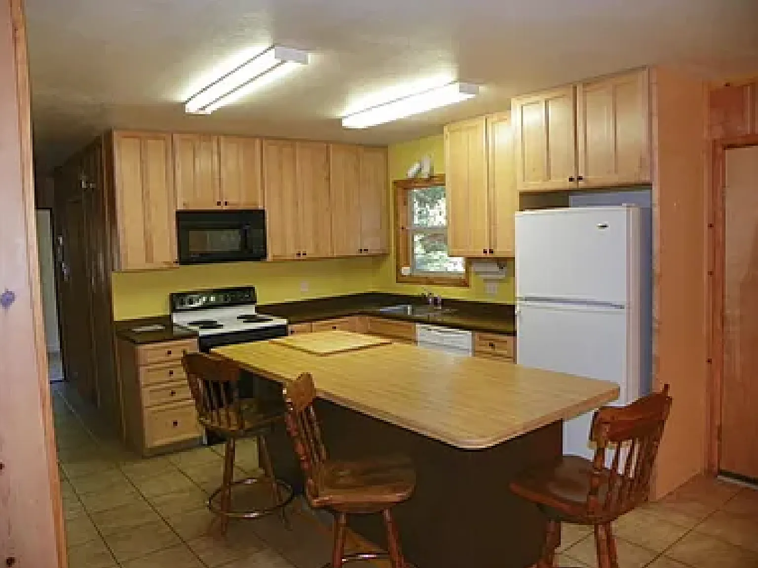 3 bed, 1.5 bath, 1056 sqft, $1,800 — Photo 4