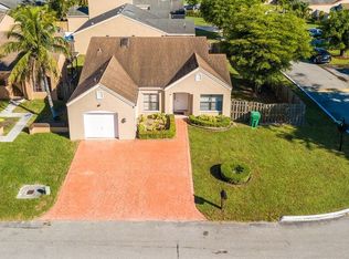 8041 NW 191st St, Hialeah, FL 33015