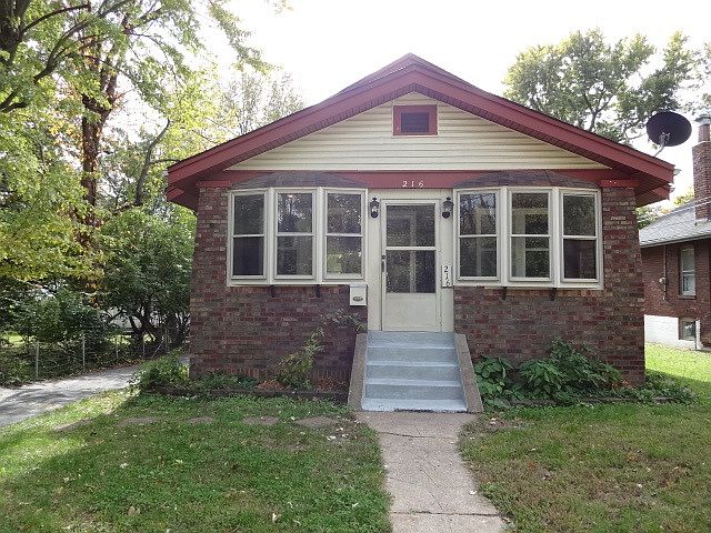 FRONT OF HOUSE