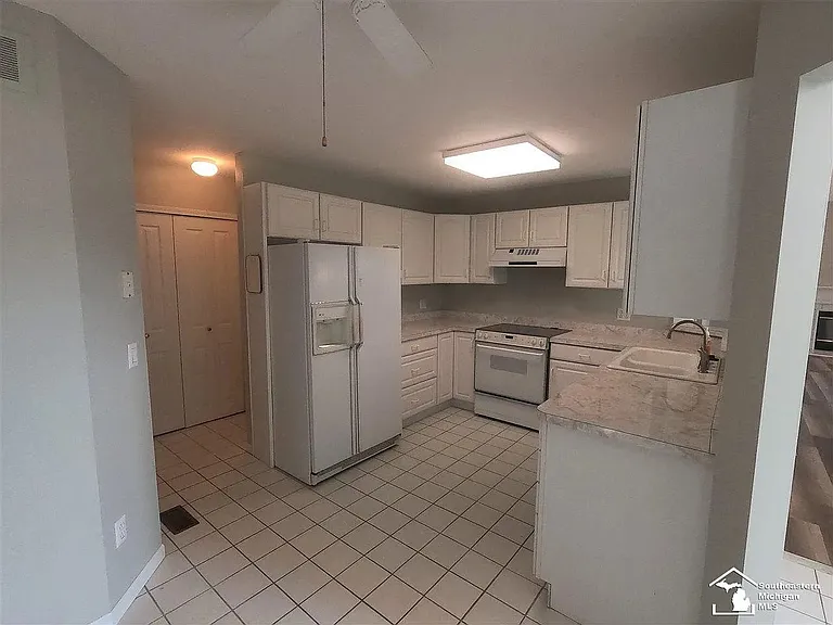 304 Meadowlands Ct #304 — Photo 8