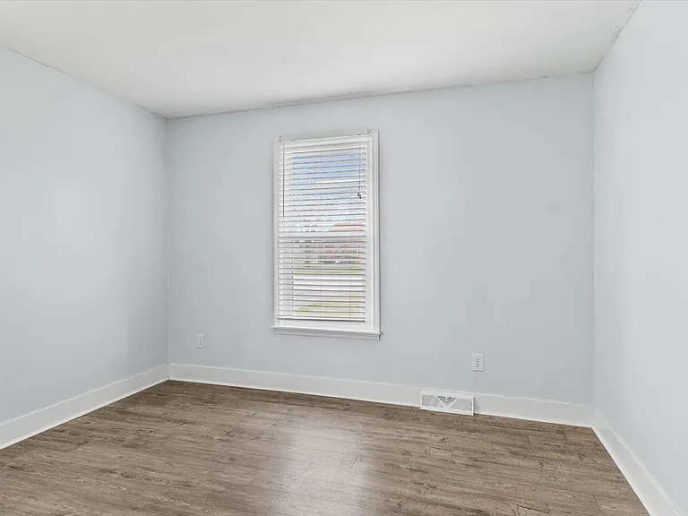 201 Hunter Dr — Photo 20