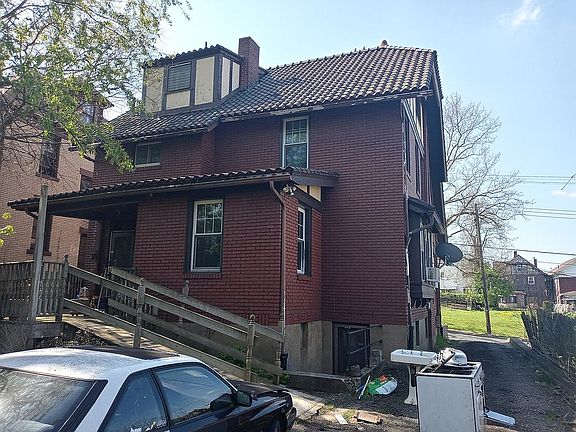 Rear wheel chair accessible deck