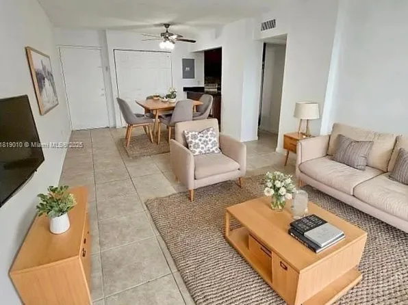 816 NW 87th Ave APT 406, Miami, FL 33172