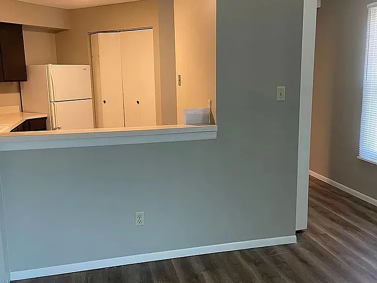 Woodhue Apartments — Photo 6