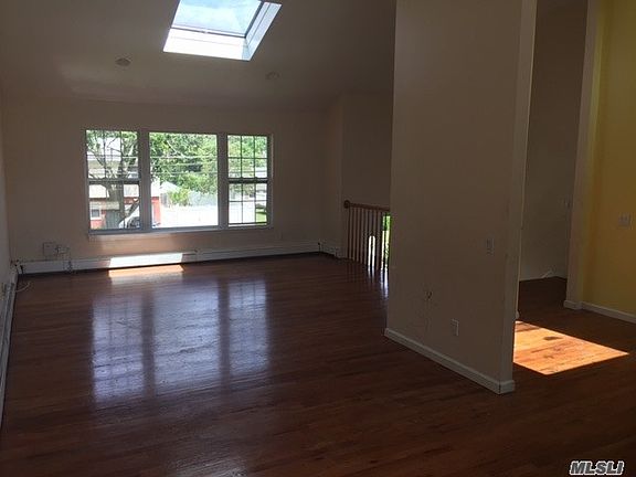 4th image of 182 E 10th St