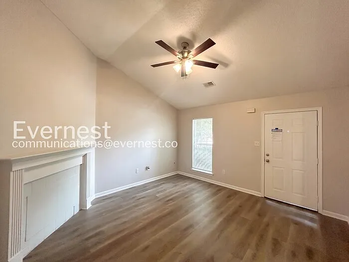 10721 Ridgefield Dr — Photo 3