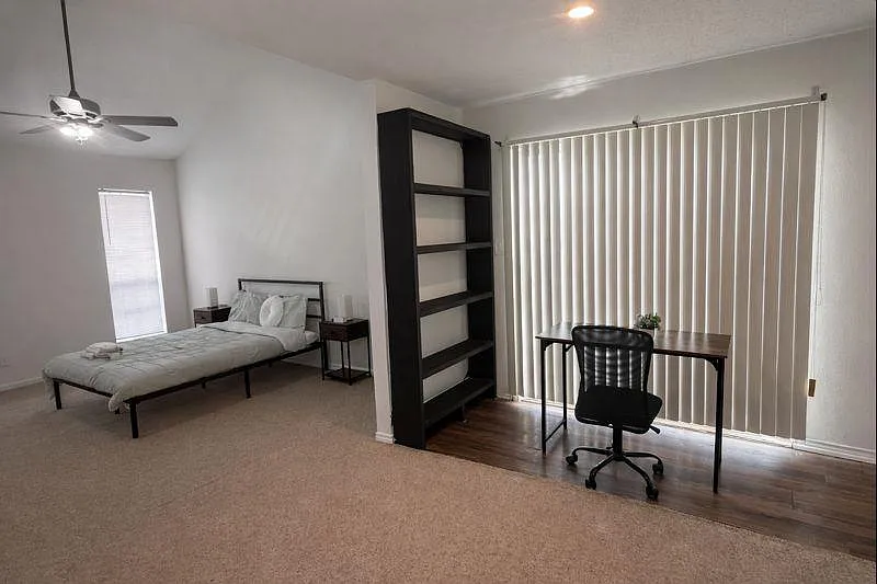 Primary bedroom - Archwood St