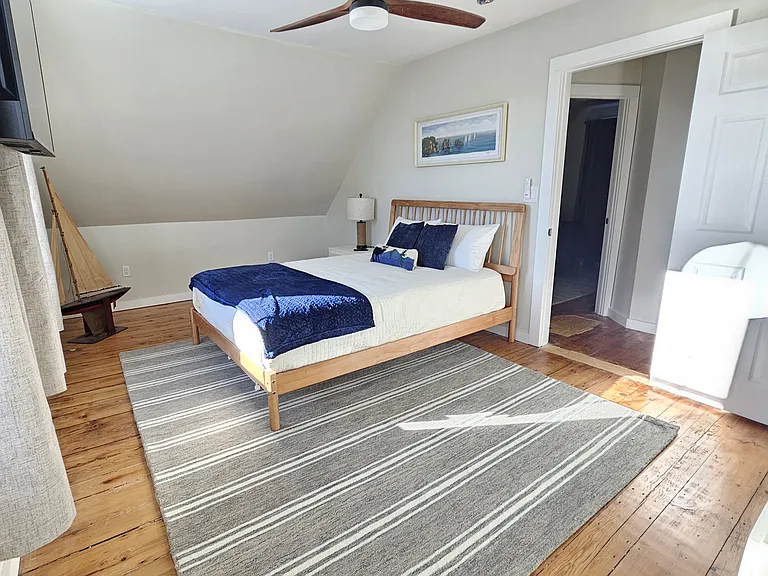 466 Main St #1 — Photo 10
