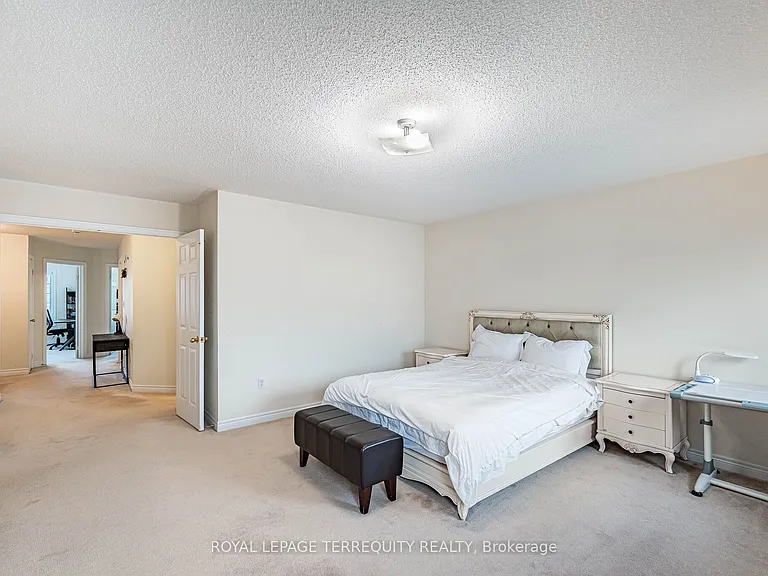 3926 Candlelight Dr — Photo 39