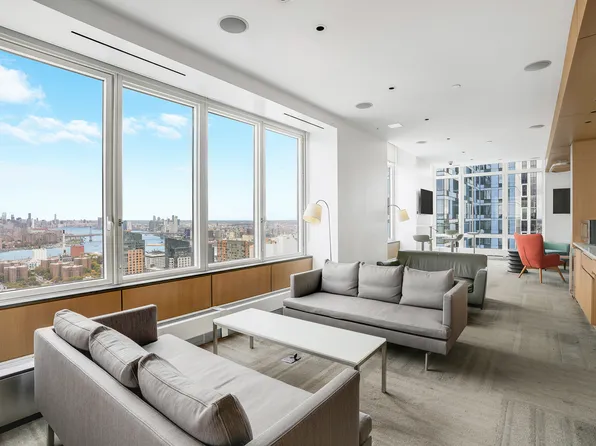 388 Bridge Street image 13 of 33