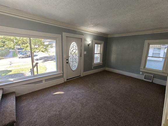 4th image of 978 Delia Ave