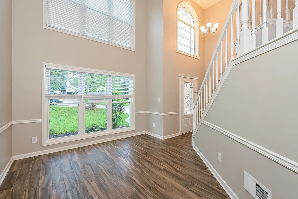 3 bed, 2.5 bath, 2100 sqft, $2,335 — Photo 4