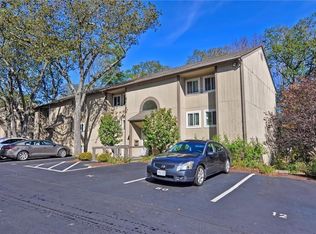 400 New River Rd APT 210, Lincoln, RI 02838