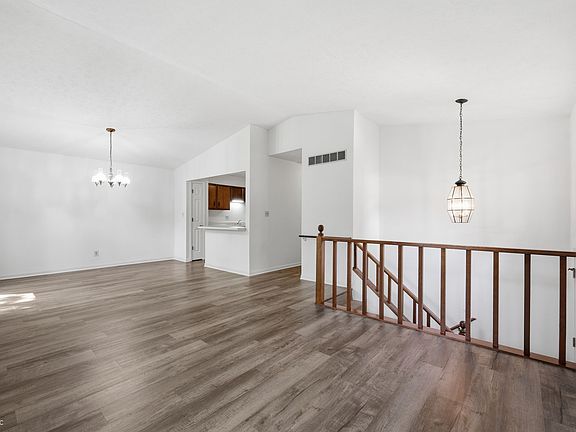 3rd image of 9267 Cinnebar Dr