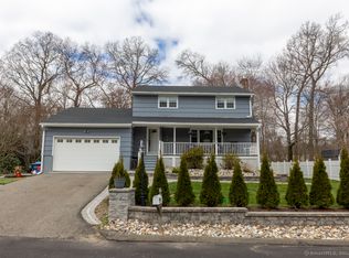 39 Stanton Rd, Clinton, CT 06413