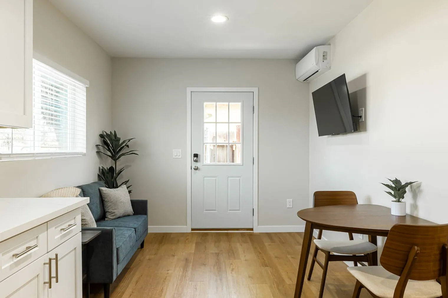1 bed, 1.0 bath, $4,176 — Photo 1