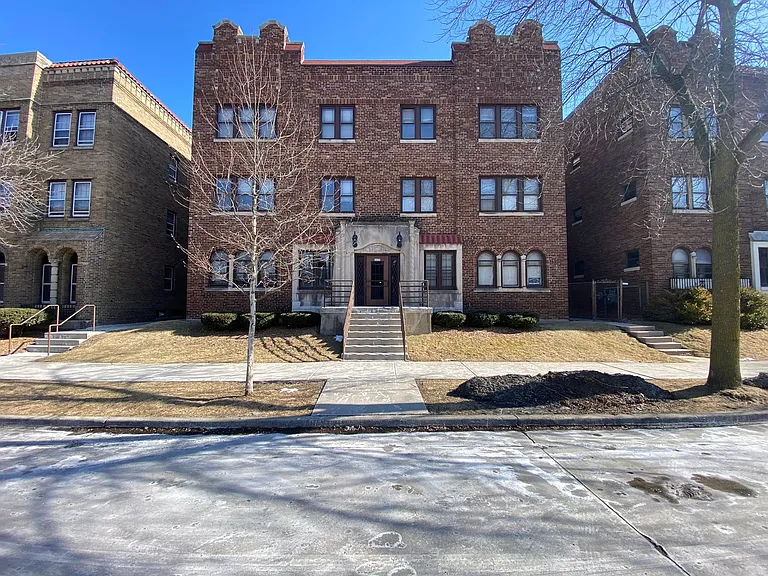 4468 N Oakland Ave — Photo 11