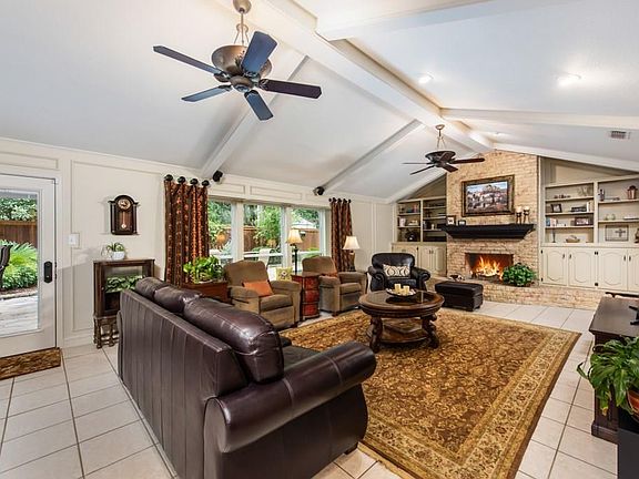 5th image of 803 Delia Ct