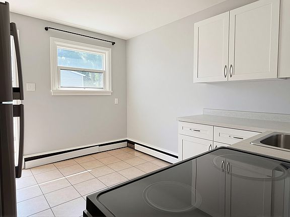 3rd image of 537 Confederation St #1