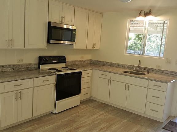 New kitchen, granite counters