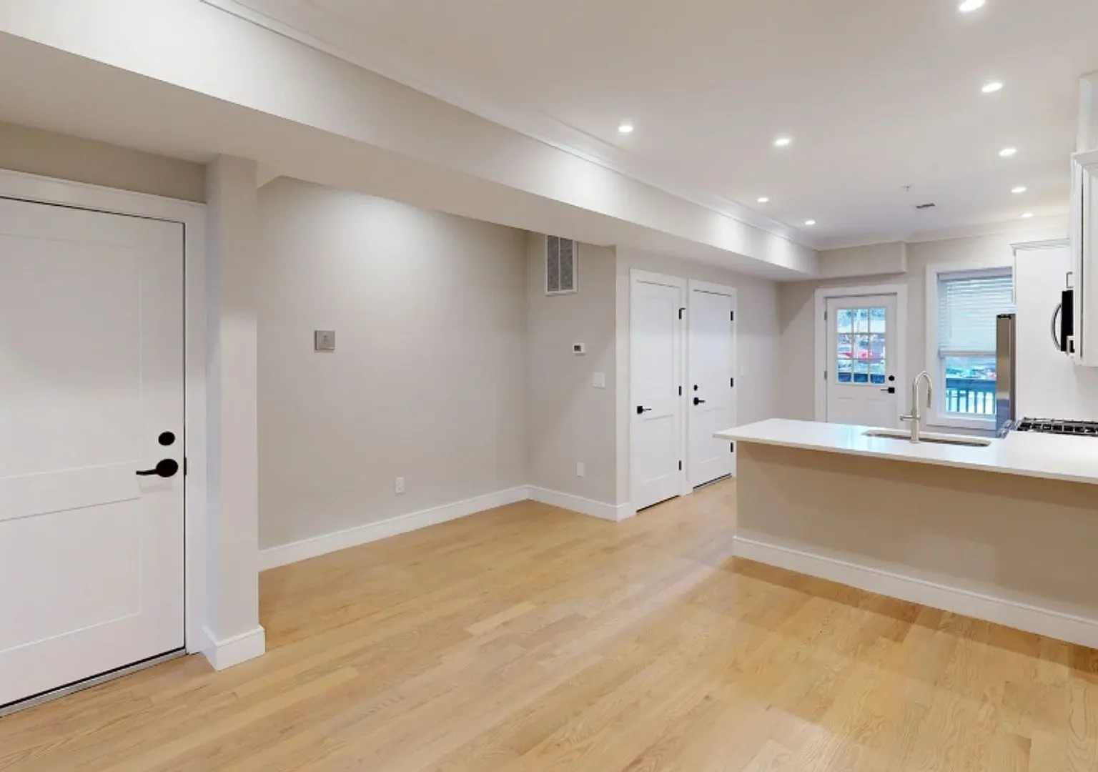 Charming 4 Bedroom-No Broker Fee — Photo 1
