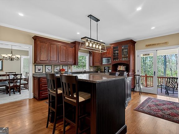 3rd image of 130 Sunny Point Cir